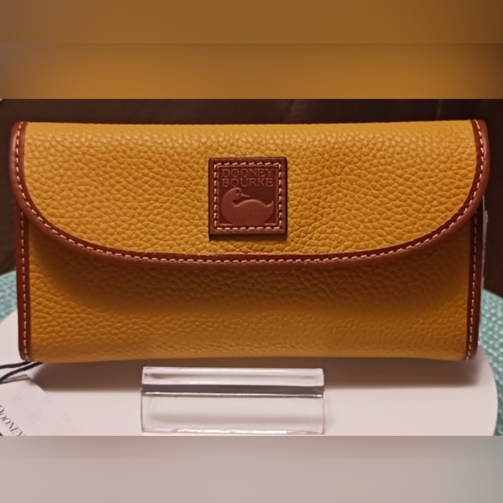 Dooney & Bourke Pebble Grain Continental Clutch Wallet NWT